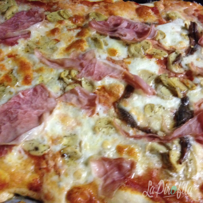 Pizza Acciughe Funghi E Prosciutto